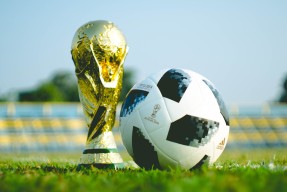 2026世界杯舉辦城市-根据您提供的内容，生成的标题是，，篮球巨星哈登跨界足球，率队爆冷掀翻巴萨创奇迹